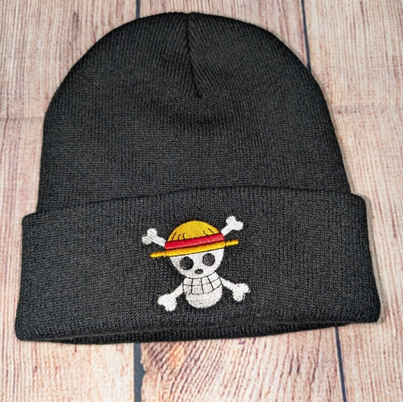 New Beanie Black With Skull & Cross Bones  Toboggan Kids Size - Picture 1 of 3